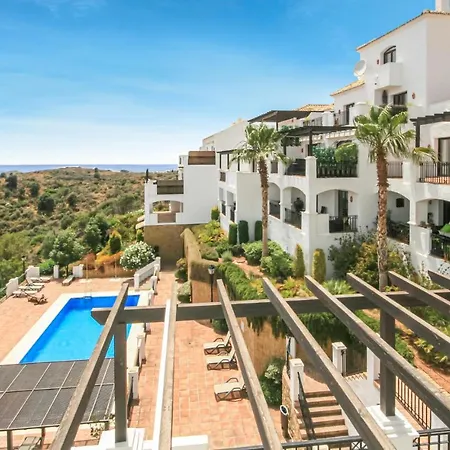 Three-bedroom In Los Monteros Appartement *