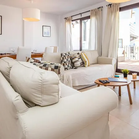 Three-bedroom In Los Monteros Appartement Marbellac
