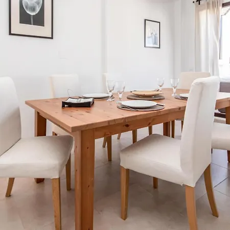Three-bedroom In Los Monteros Appartement *