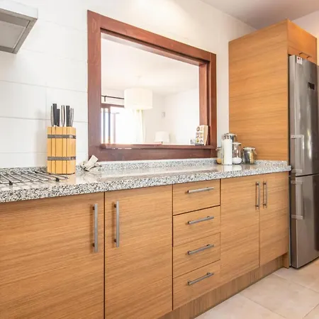 Three-bedroom In Los Monteros Appartement